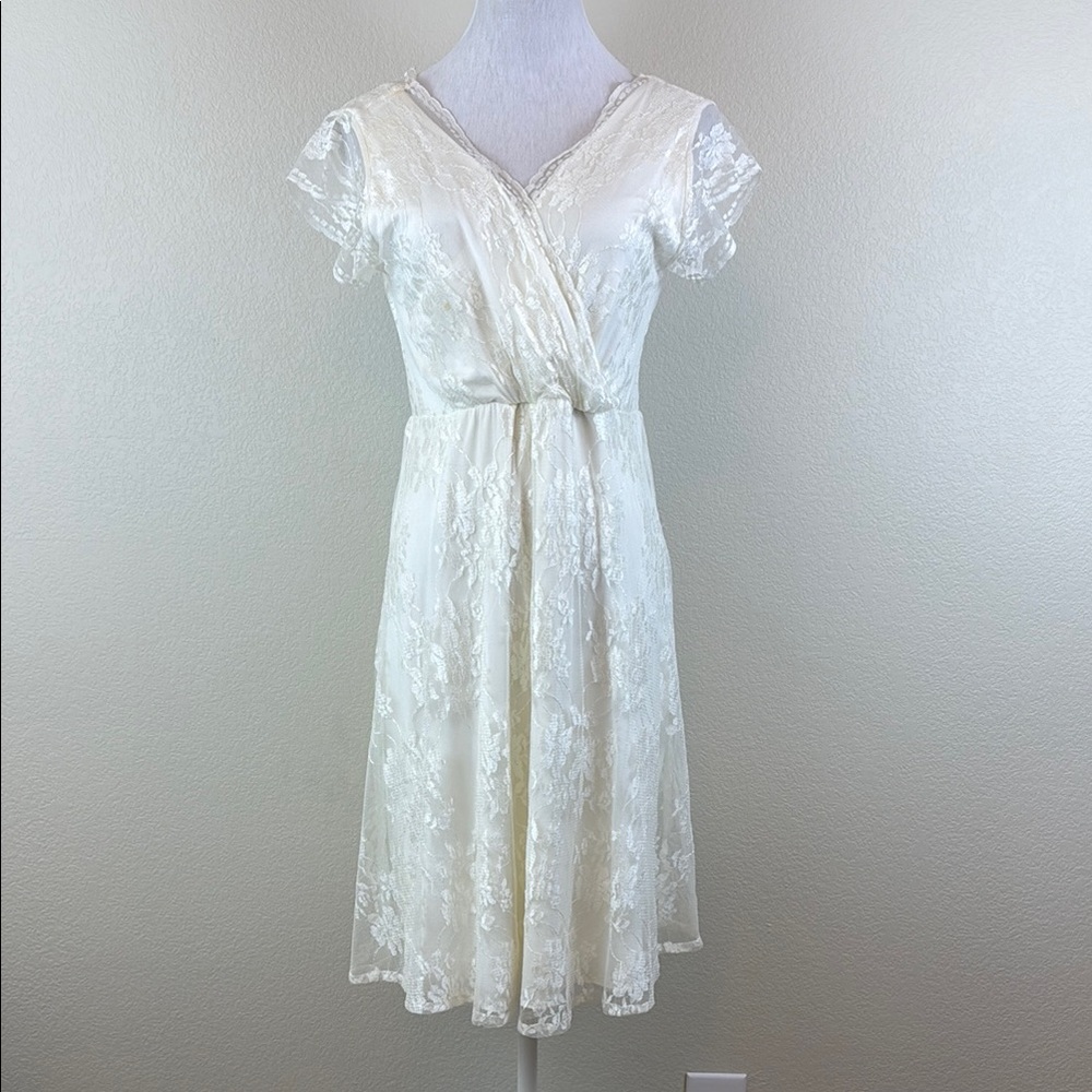 Tiffany Rose Cream Flutter Sleeve V-Neck Maternity Midi Wedding Dress Size‎ 2
